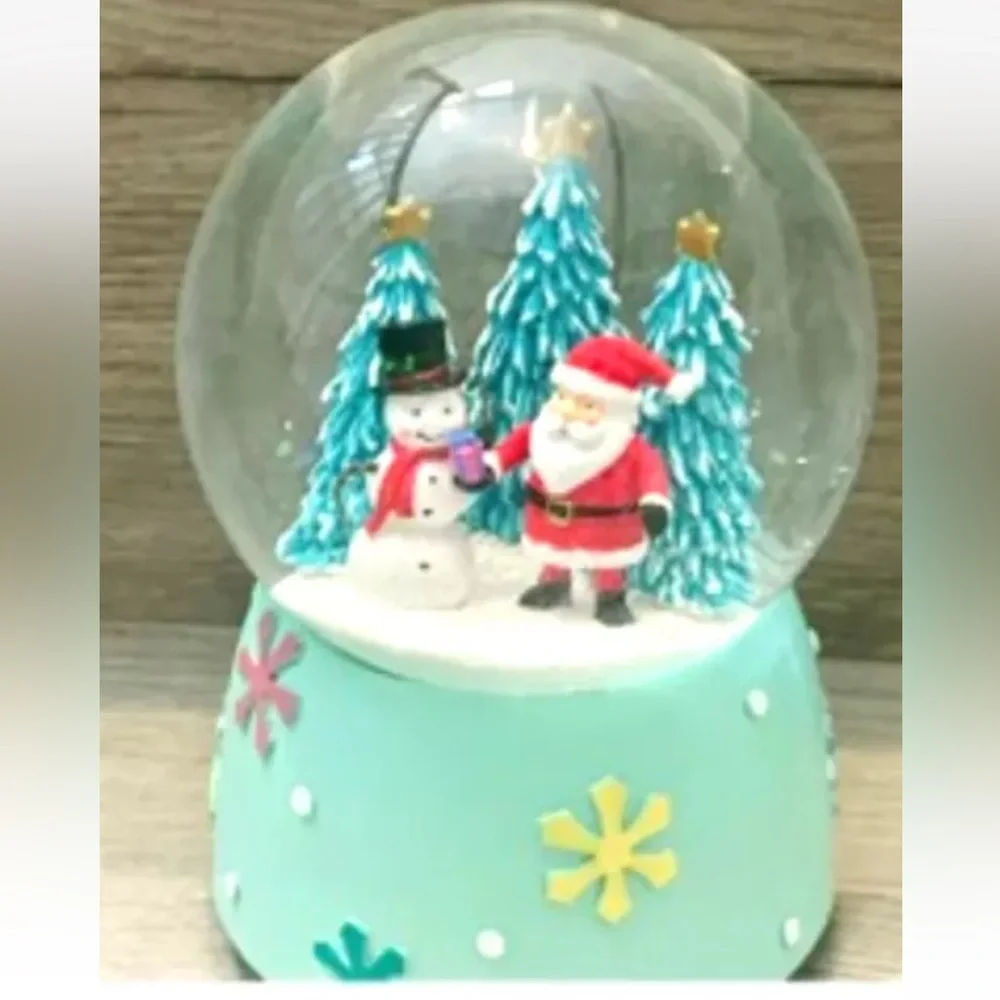 NEW beautiful, Santa and Snowman snow globe, Christmas Decor, Christmas Gift! - Picture 4 of 4